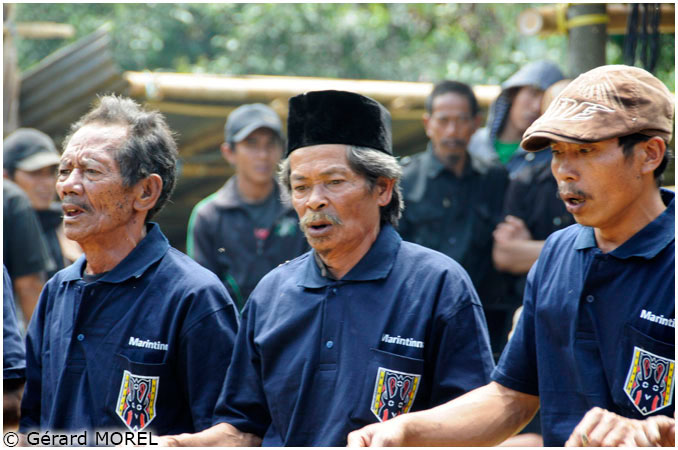 34 Morel-Gerard_toraja-ceremonie
